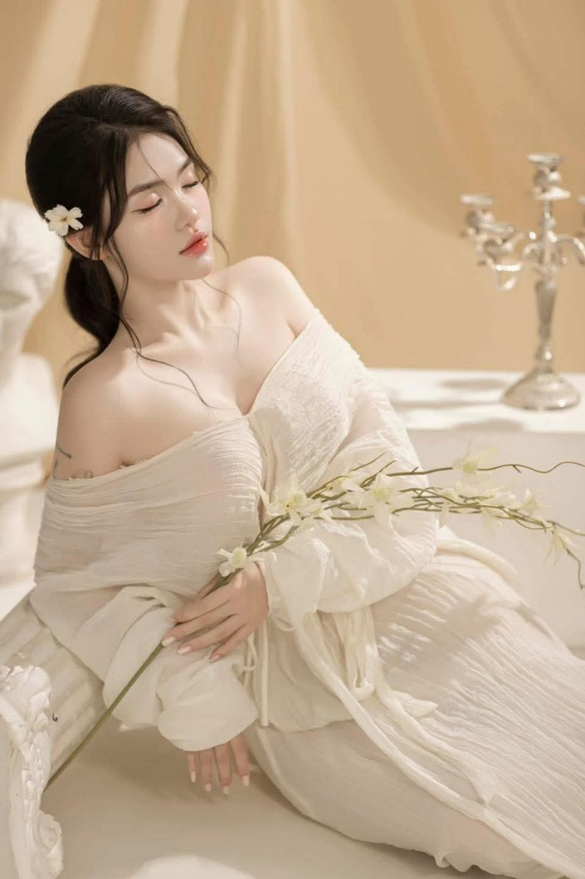 Cậu thích địt lồn tớ hay là lồn cậu ấy